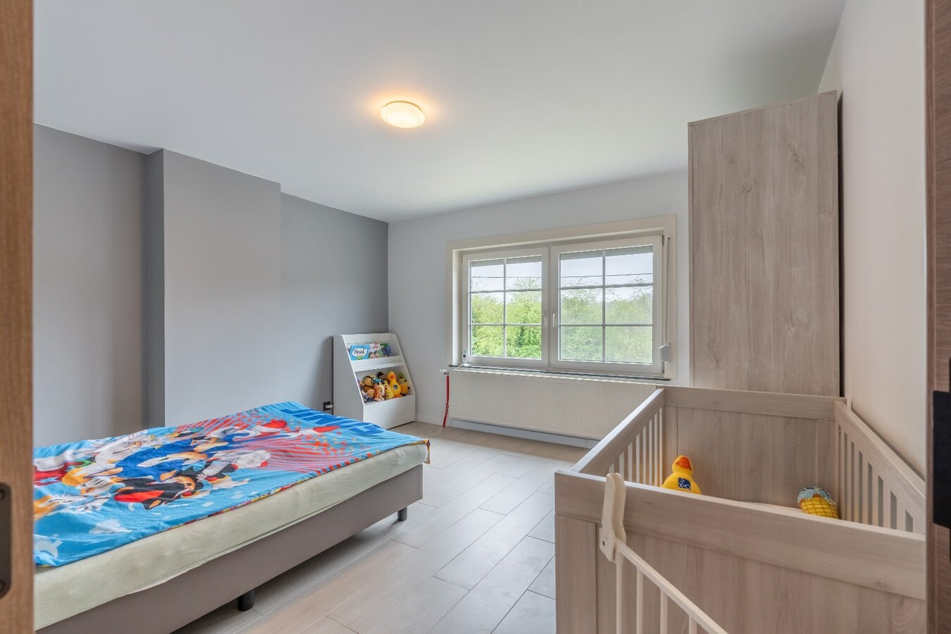 Ruime gerenoveerde woning in Niel-bij-As met 3 slaapkamers. 