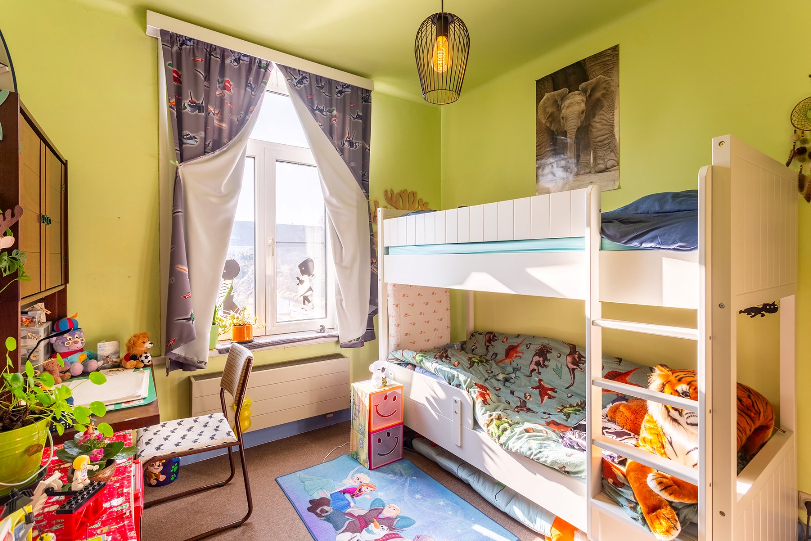 Mooie en ruime Interbellum woning met 4 slaapkamers vlakbij het Rozebroekenpark 