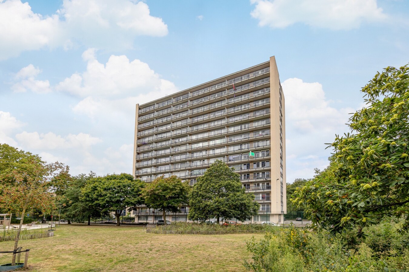 Kwaliteitsvol gerenoveerd appt met terras te Berchem! 