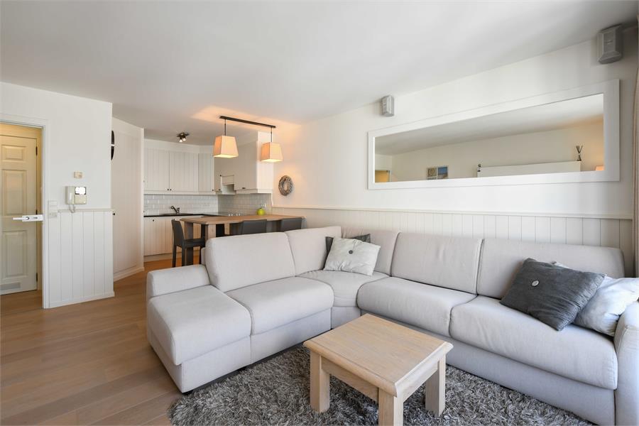 Appartement met zeezicht in sublieme staat. 