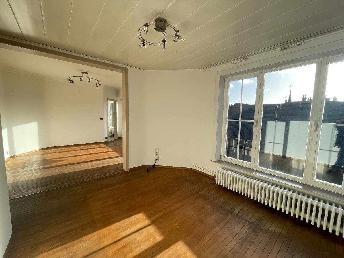 Lichtrijk één-slaapkamer appartement in centrum Izegem 