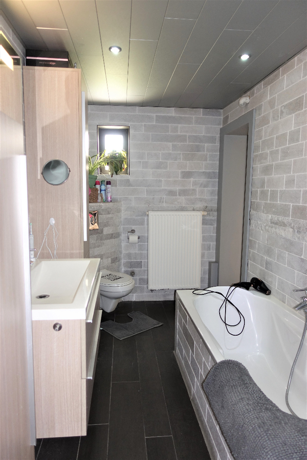 Landelijke woning met tuin en dubbele garage 