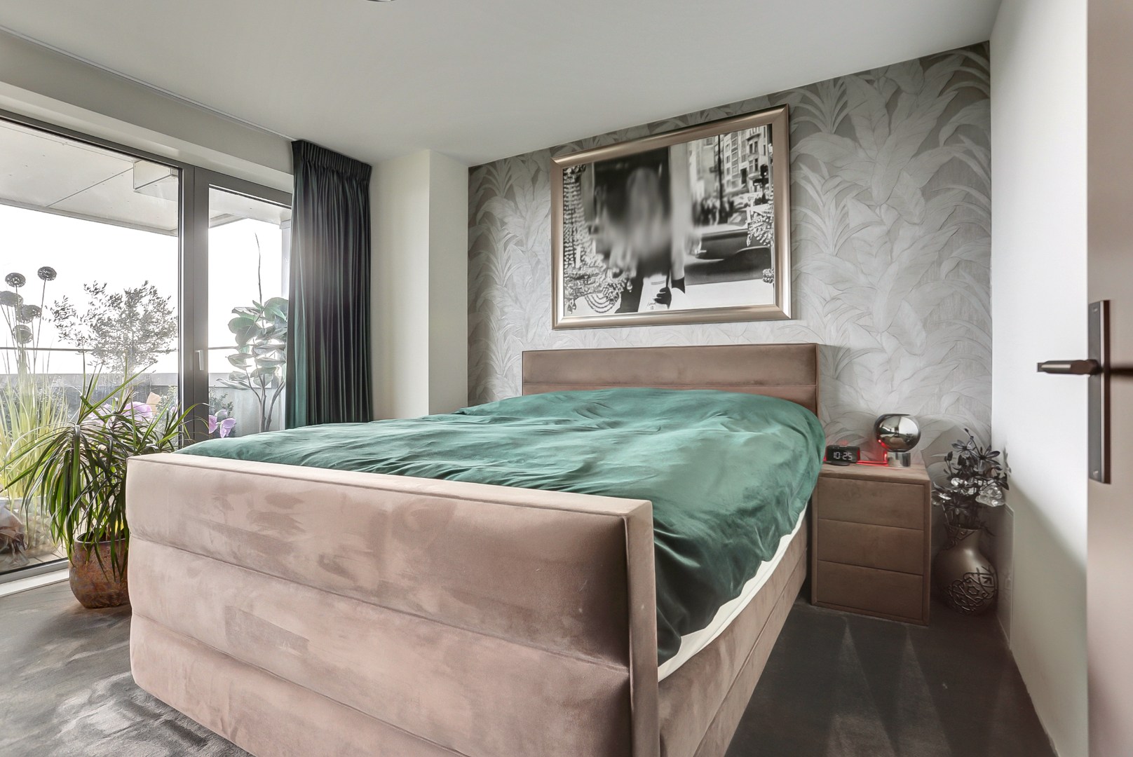 Ultiem luxe wonen in de iconische The CoolTower met spectaculair uitzicht, royaal terras (34 m²) en moderne afwerking in het bruisende hart van Rotterdam! 