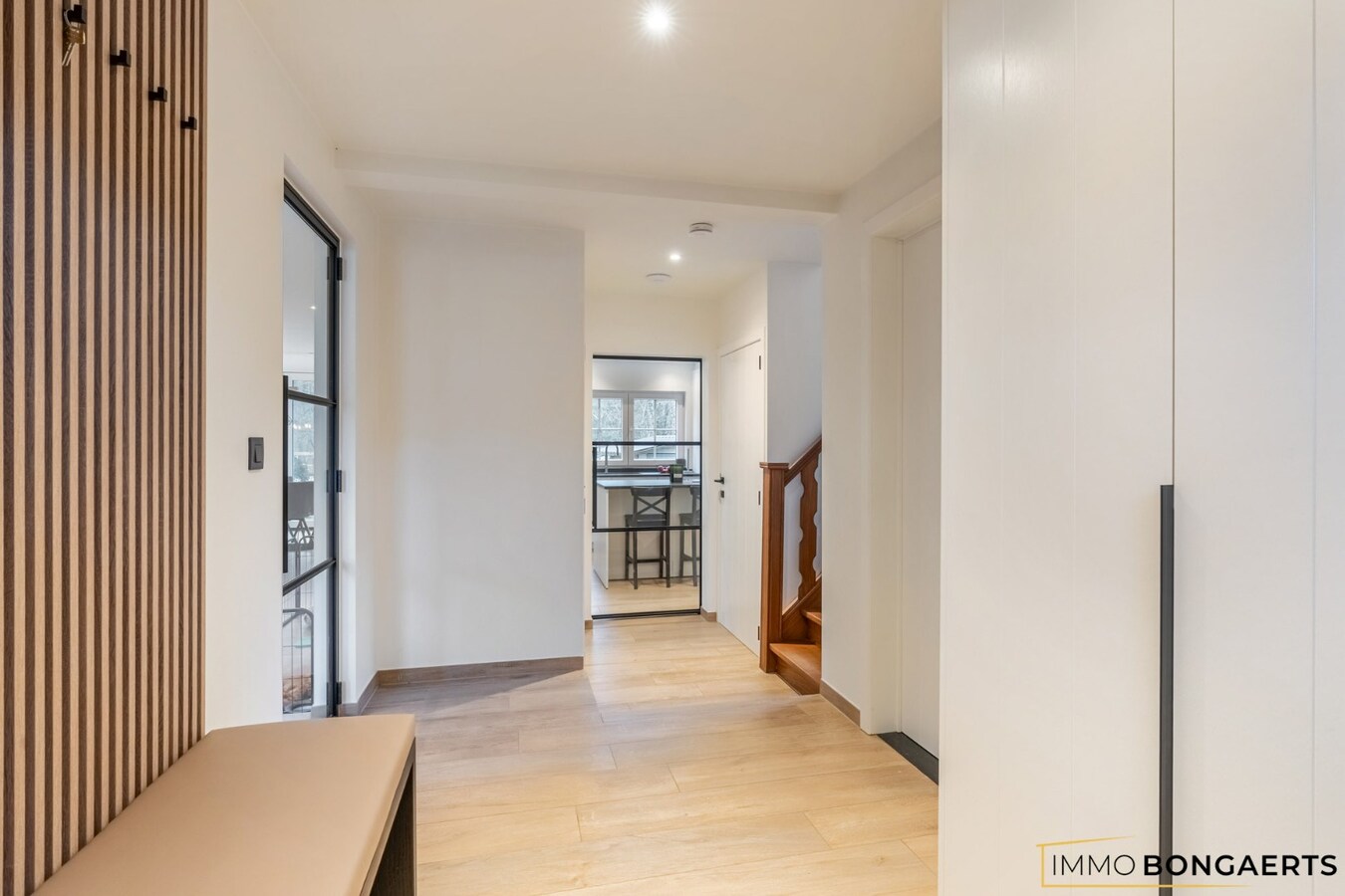 Gerenoveerde woning met 4 slaapkamers op rustige ligging 