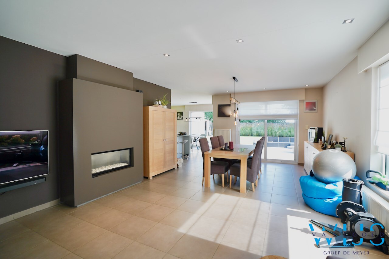 Stijlvolle alleenstaande woning met kapsalon te Kluizen 