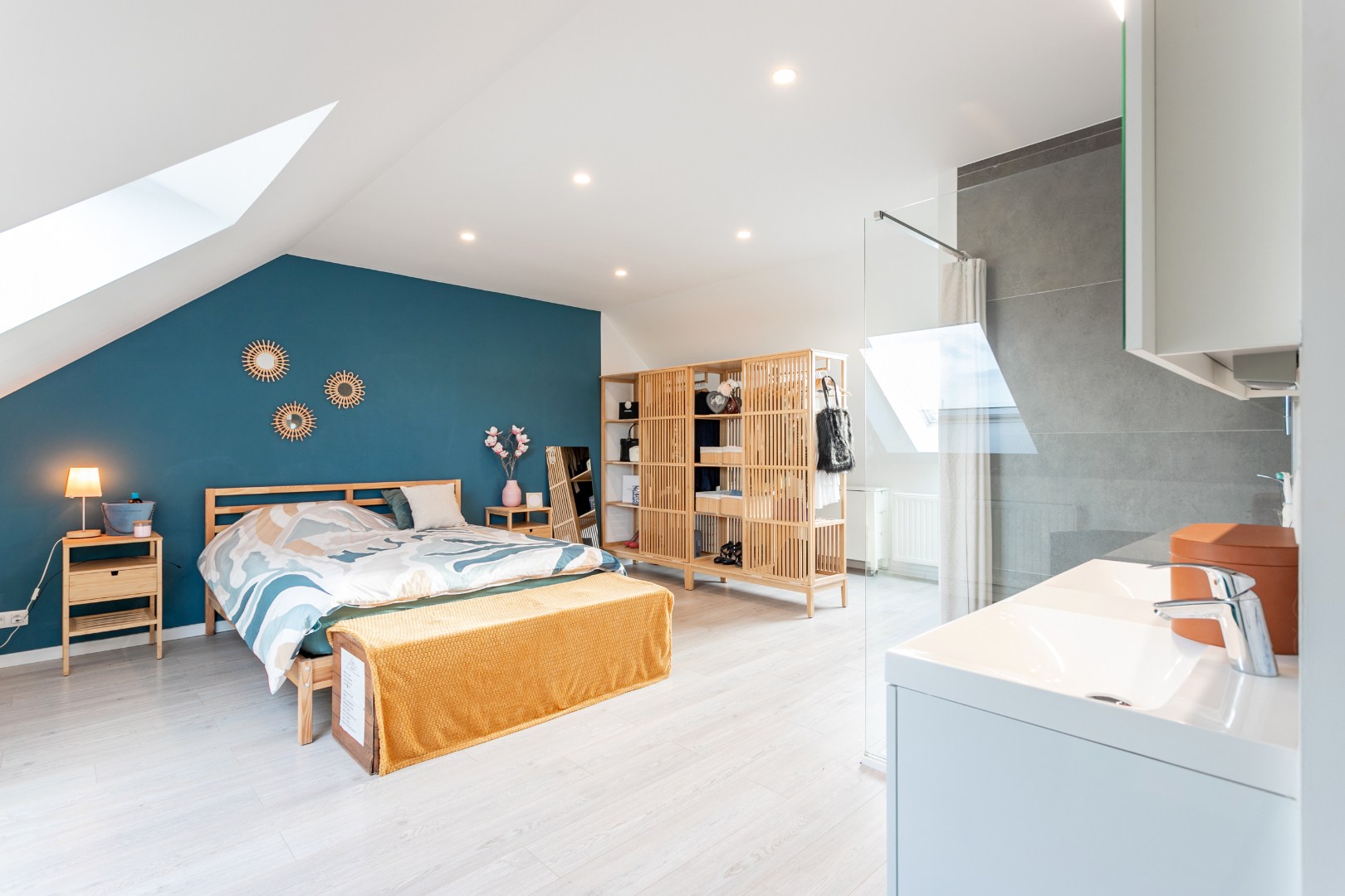 Instapklare woning met 4 slpk, tuin en parking 