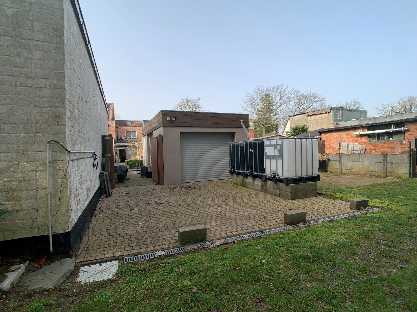 Instapklare rijwoning met tuin en garage nabij Park Vrieselhof – rustige ligging in Oelegem 