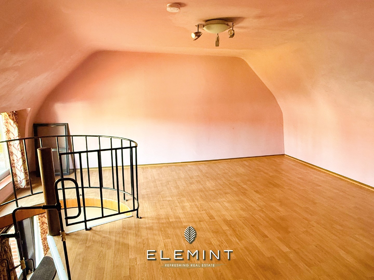 Karaktervolle te renoveren woning in rustige straat te Olsene 