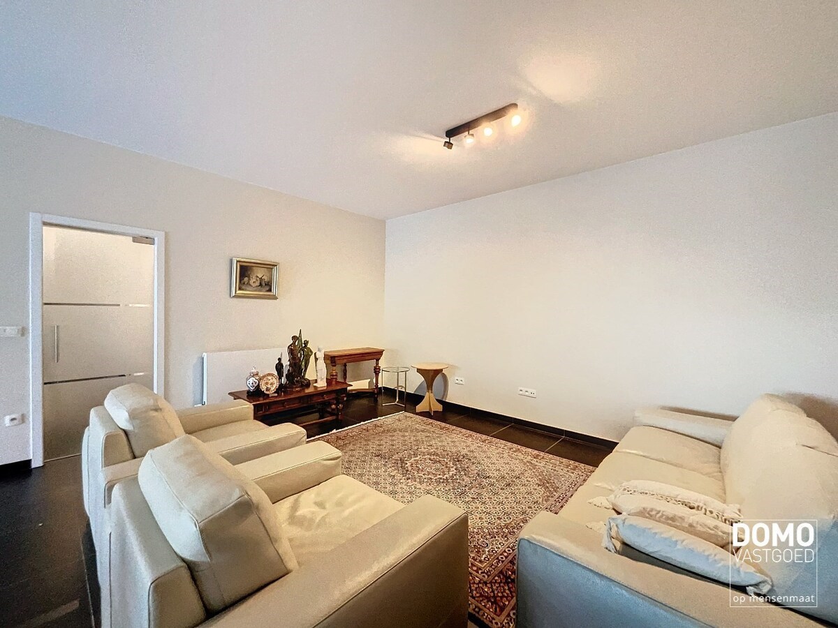 Ruim appartement met tuinterras, garage en 2 slaapkamers in Hasselt 