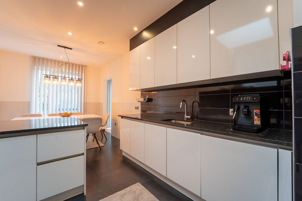 RUIM HANDELSHUIS MET WOONST TE SPALBEEK (HASSELT) 