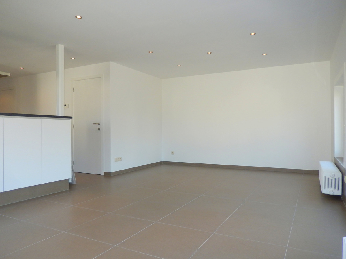 Prachtig volledig gerenoveerd appartement met groot terras 