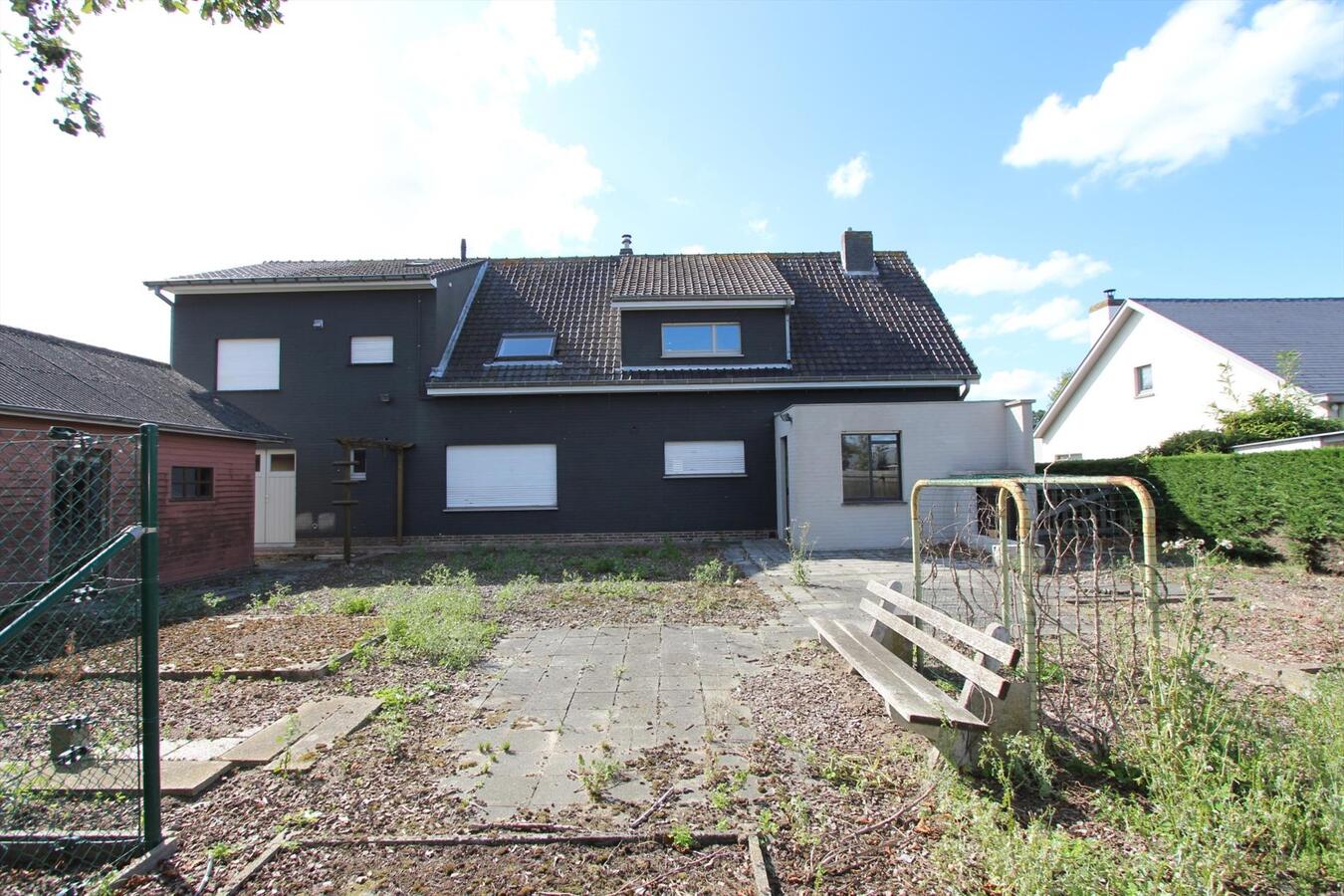 Woning met 4 slaapkamers en garage te Koekelare 