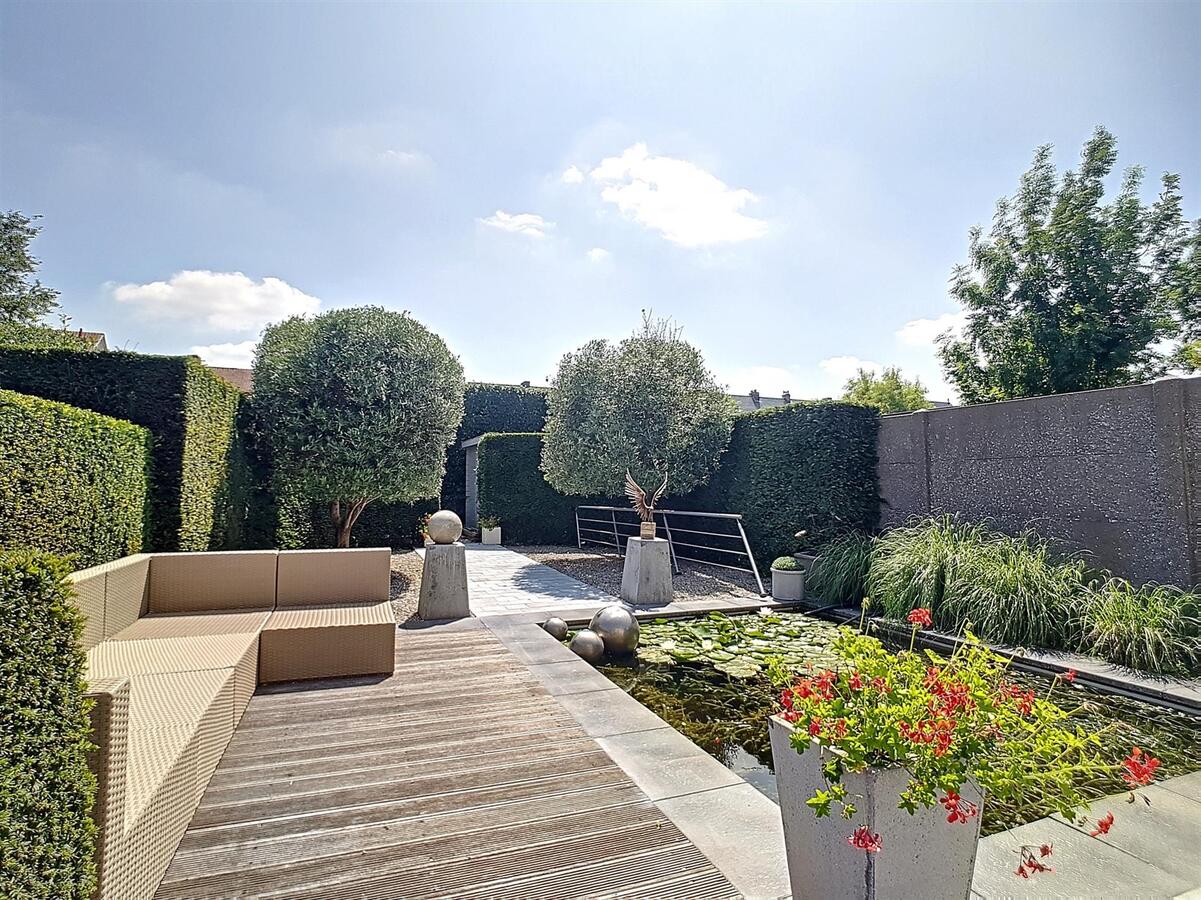 Mooie bel-étage met zeer ruime garage en knap aangelegde tuin - Zeebrugge 