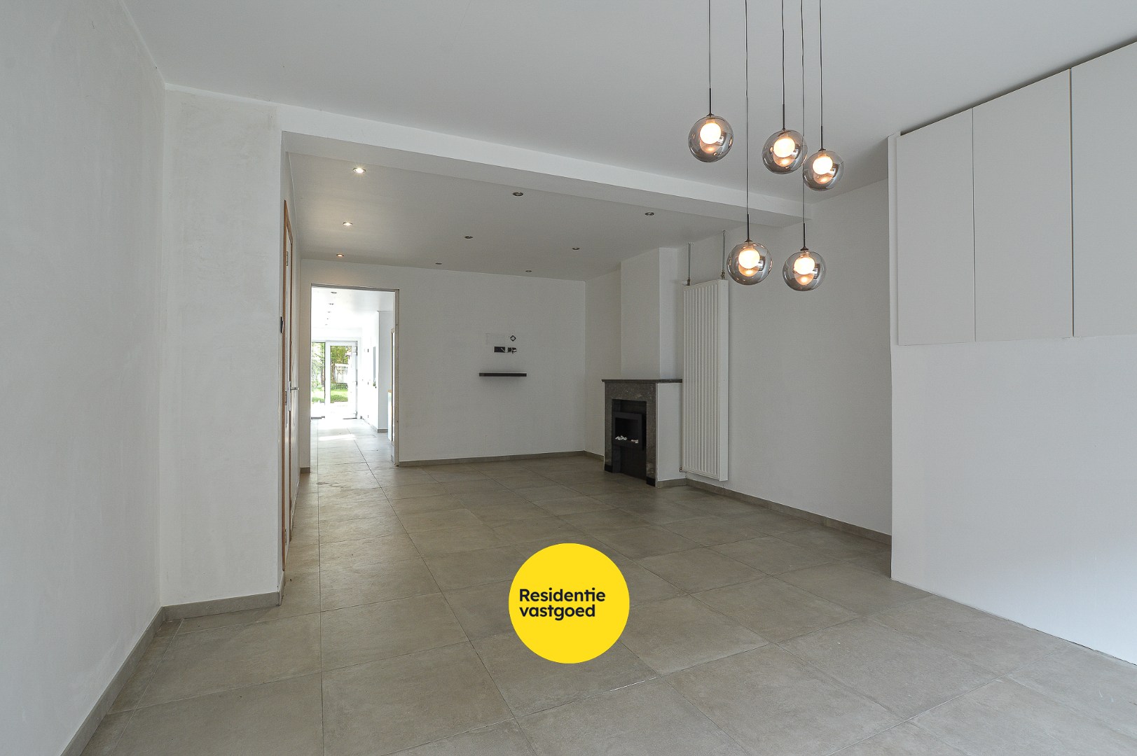 Gerenoveerde woning met 3 slaapkamers te huur nabij Centrum Oudenburg. 