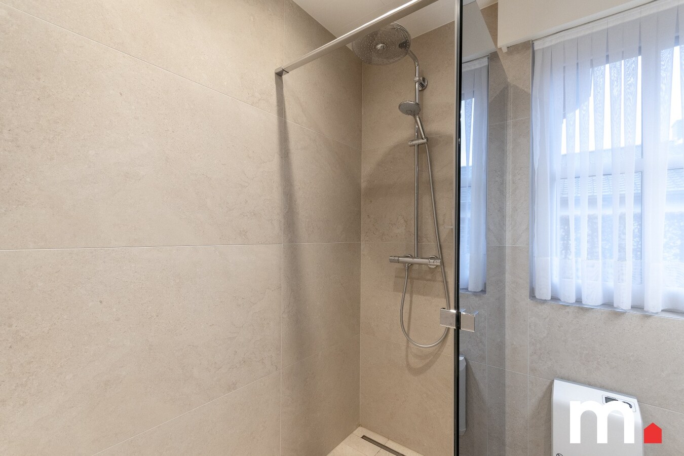 Alleenstaande villa met 6 slaapkamers en zonnige tuin op TOPligging ! 