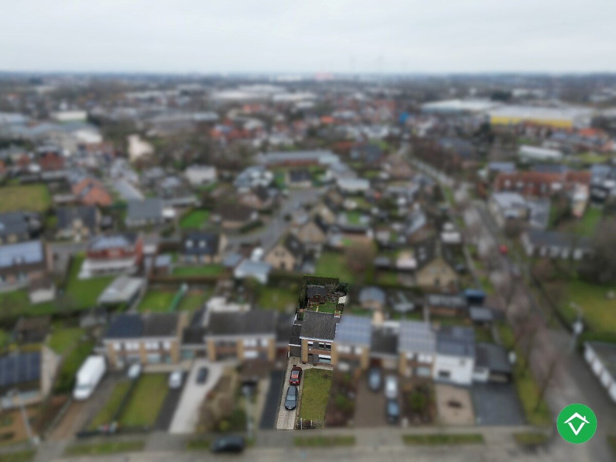 Ruime, stevige woning met 3 slaapkamers, garage en tuin te Izegem 