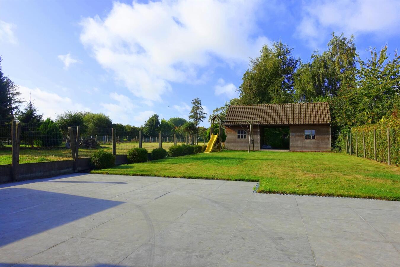 Gezellige half-open woning met zonnige tuin 