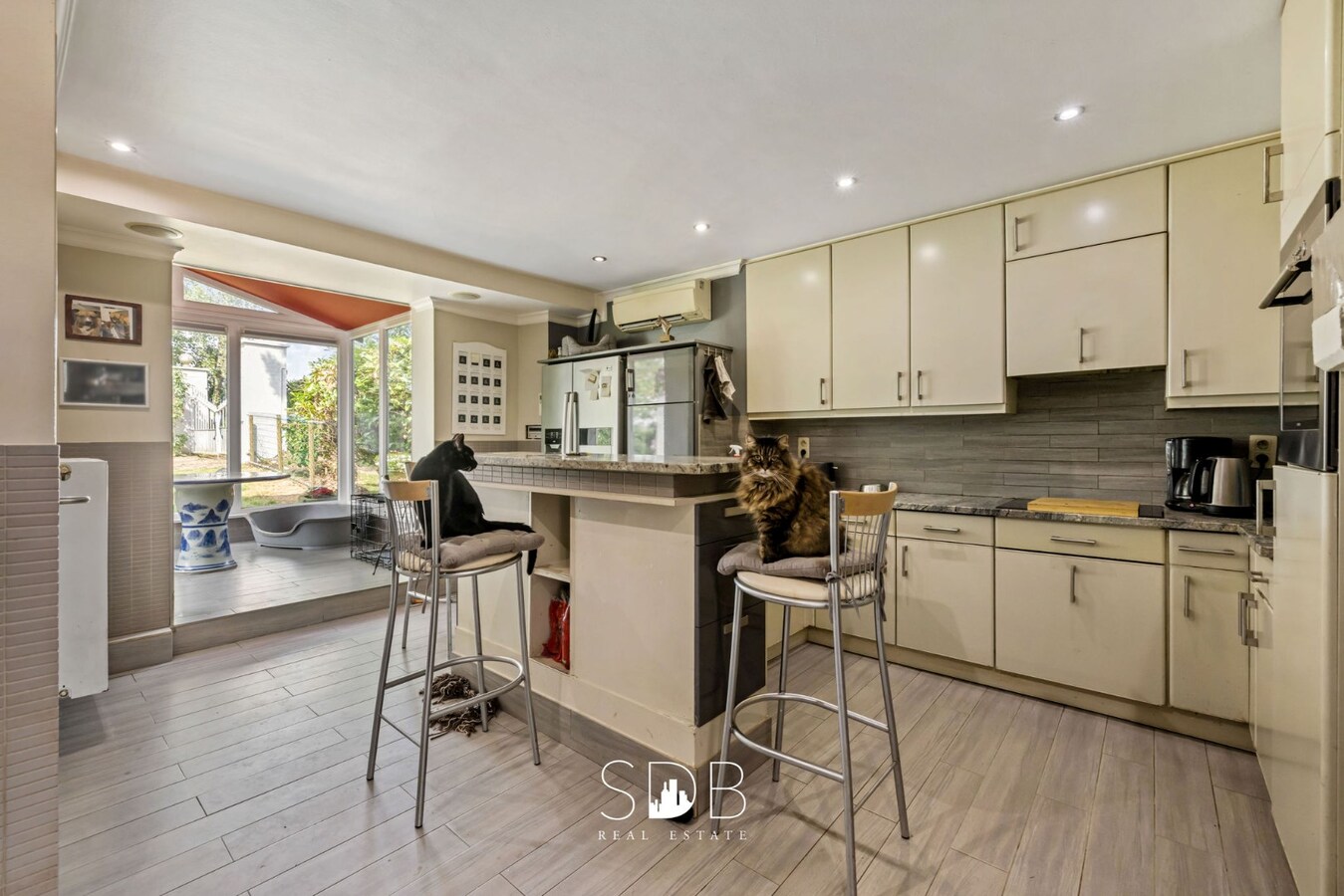 Hedendaagse woning met hippisch complex op circa 2hectare 