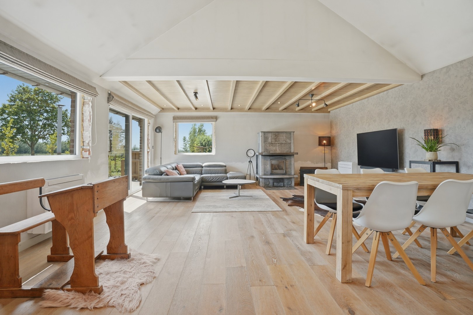 Instapklare open bebouwing met 5 slaapkamers op 1919m² te Merkem. 