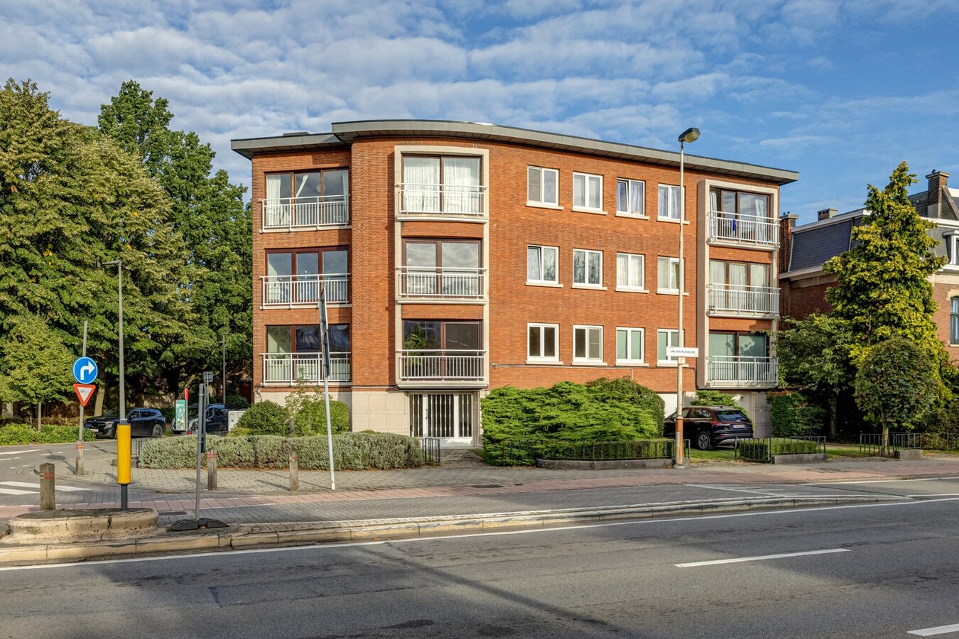Gerenoveerd appt. met 3 slpk en 2 terrassen Tentoonstellingswijk! 