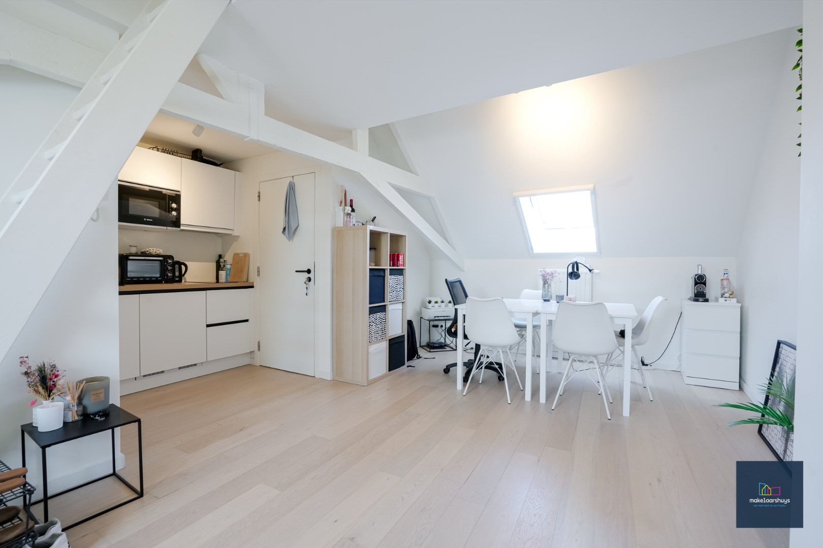 Instapklare studio nabij de Zuid en Sint -Annaplein. 