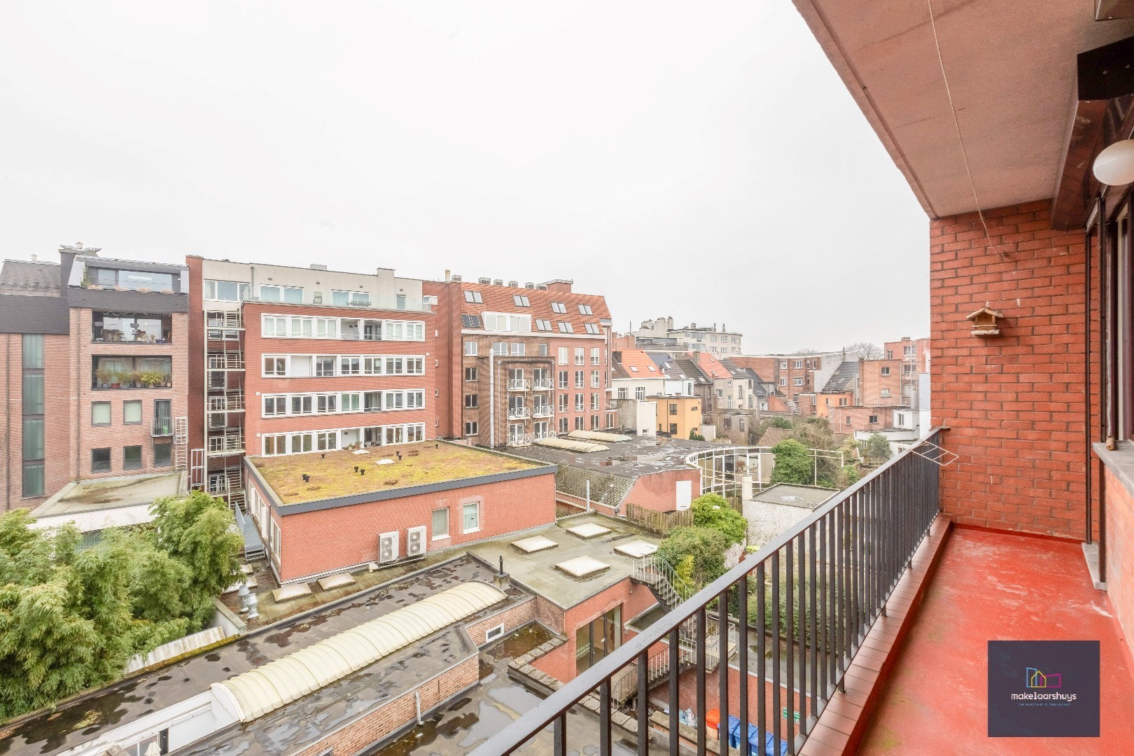 Nabij Gent Sint-Pieters ; Ruim appartement met 2 slp. fietsenberging en kelder 