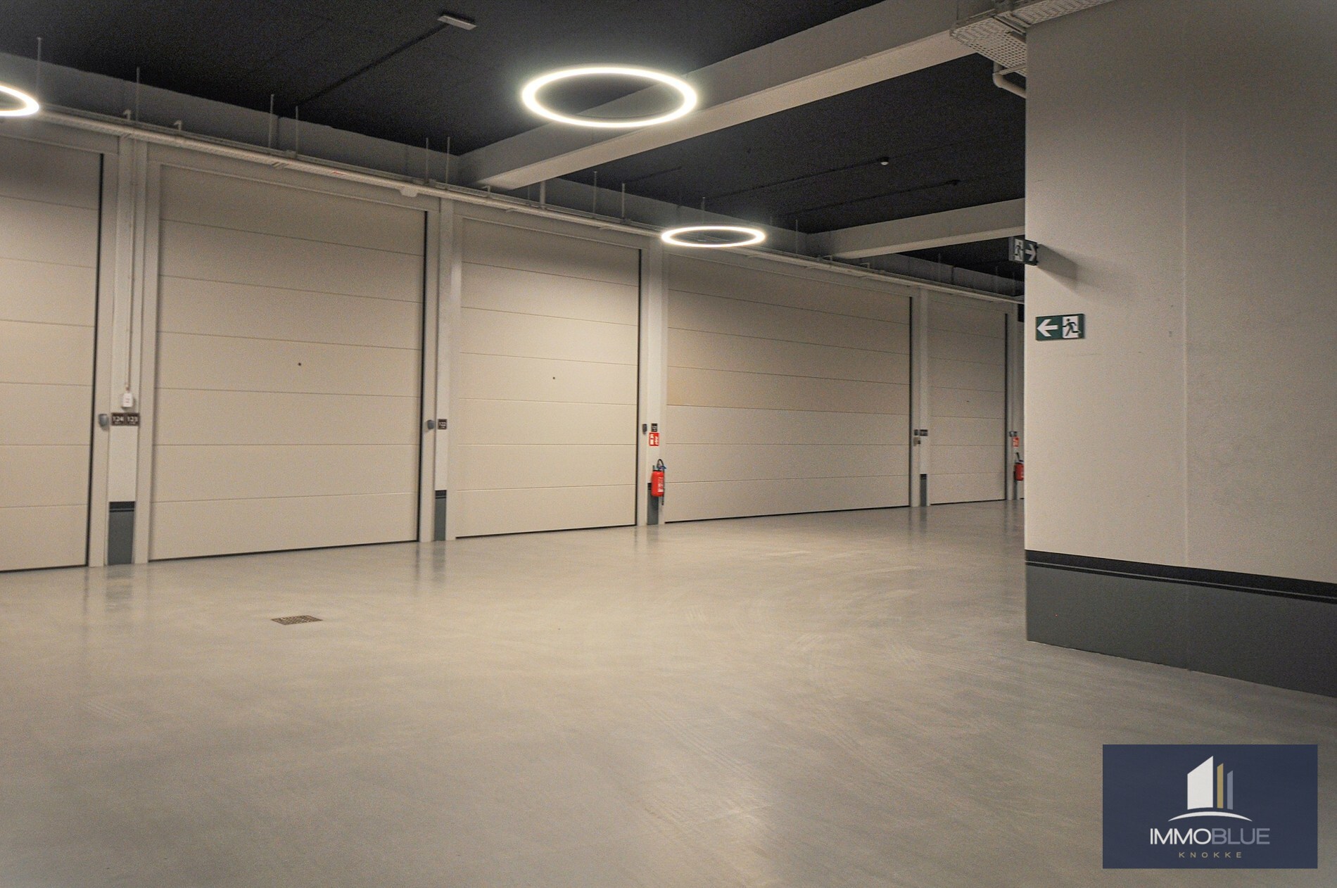 Royale garagebox gelegen in het Zoute. 