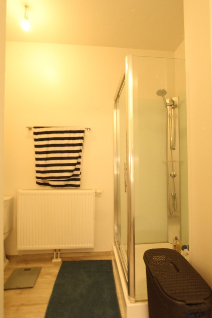 Lichtrijk duplex appartement in gerenoveerde burgerwoning 