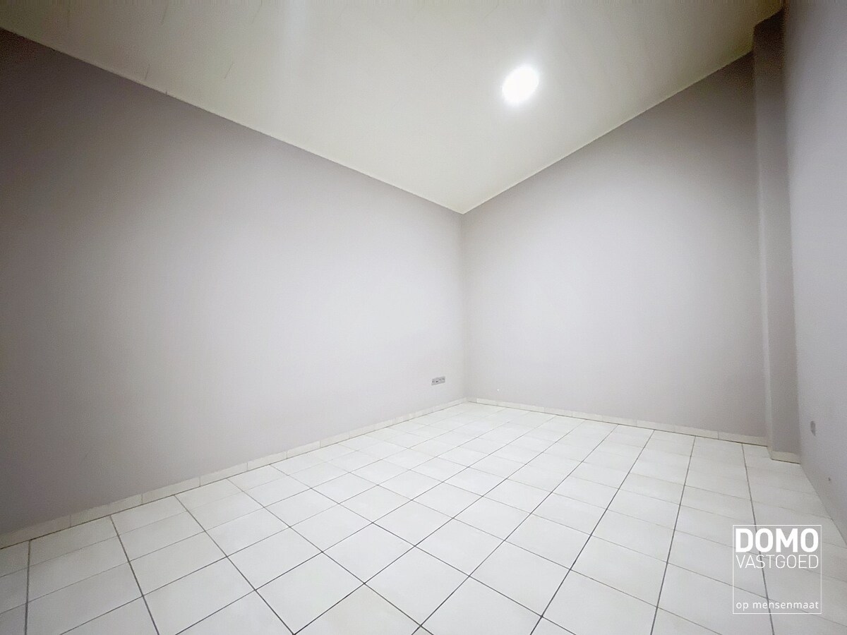 RUIM APPARTEMENT VAN 180 M² MET 2 SLAAPKAMERS, RUIME LEEFRUIMTE EN EPC B TE HERK-DE-STAD 