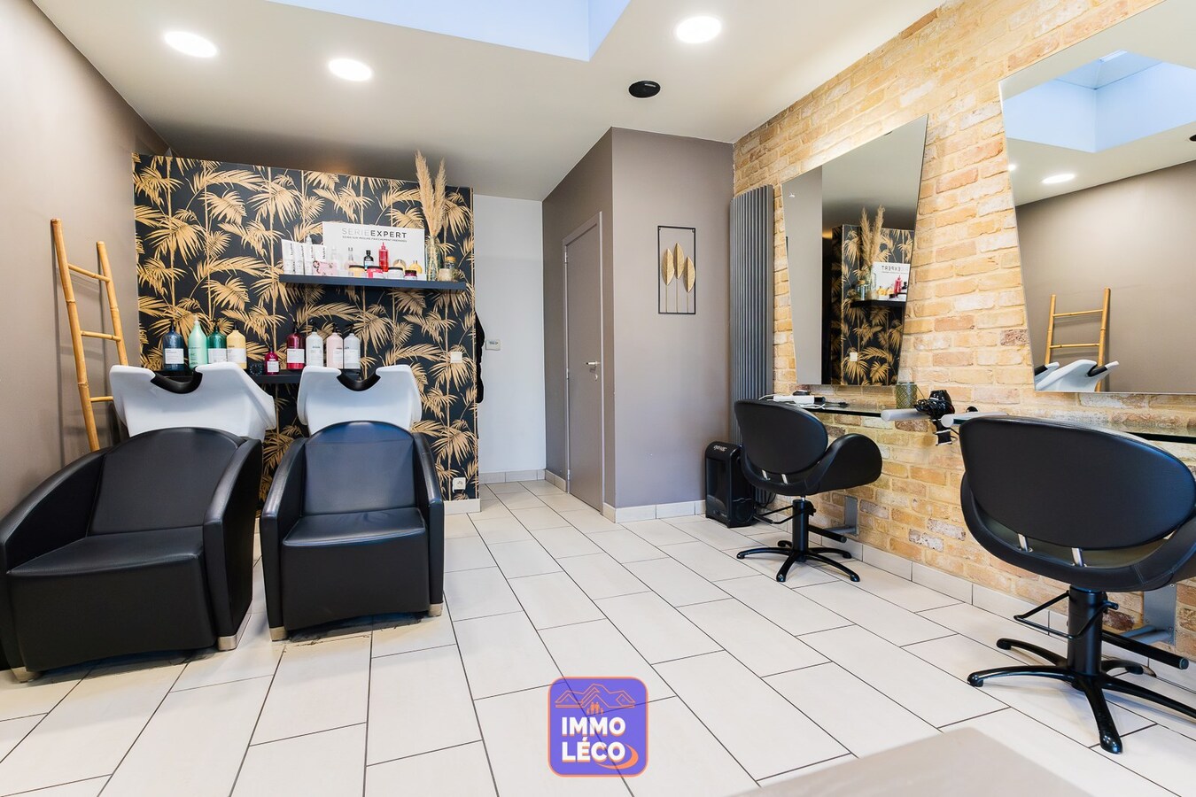 Commerce en plein cœur du village de Dottignies ! Idéal investisseurs !! 