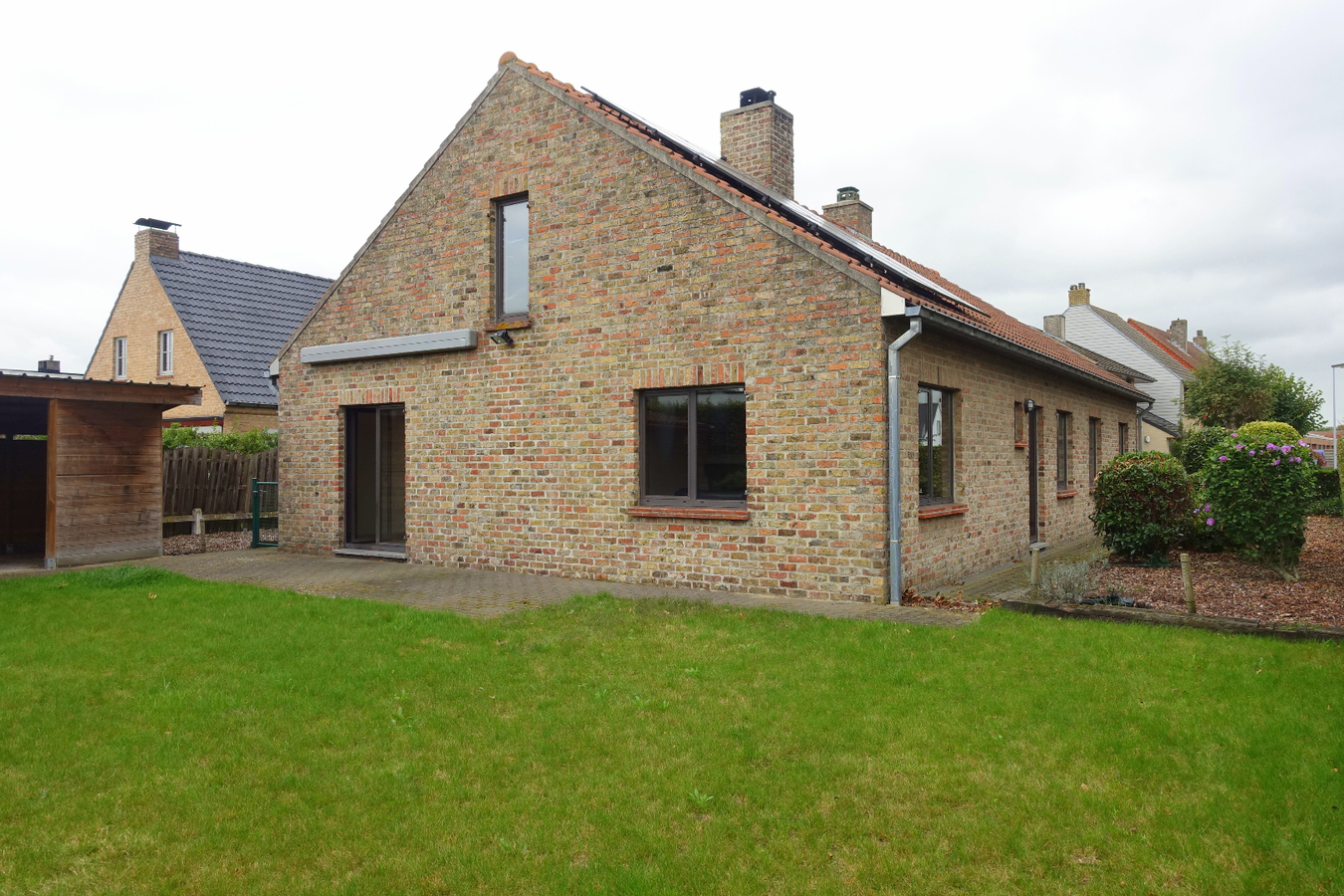 Instapklare woning met tuin en zonnig terras 