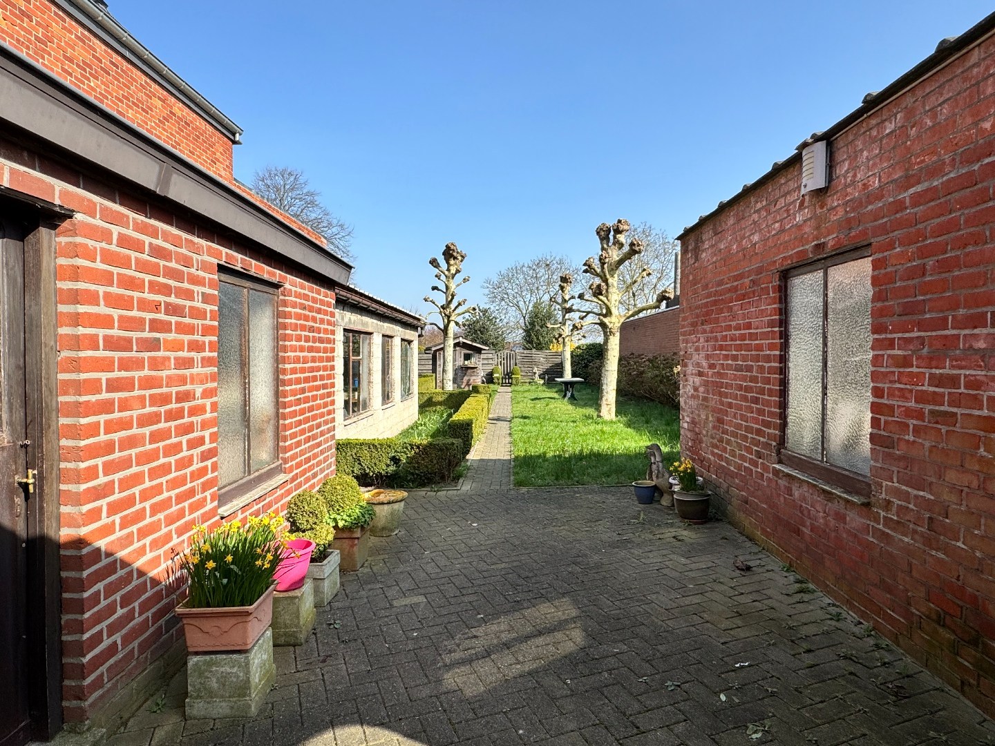 Woning met veel potentieel, 4 slaapkamers en garage te Zulte. 