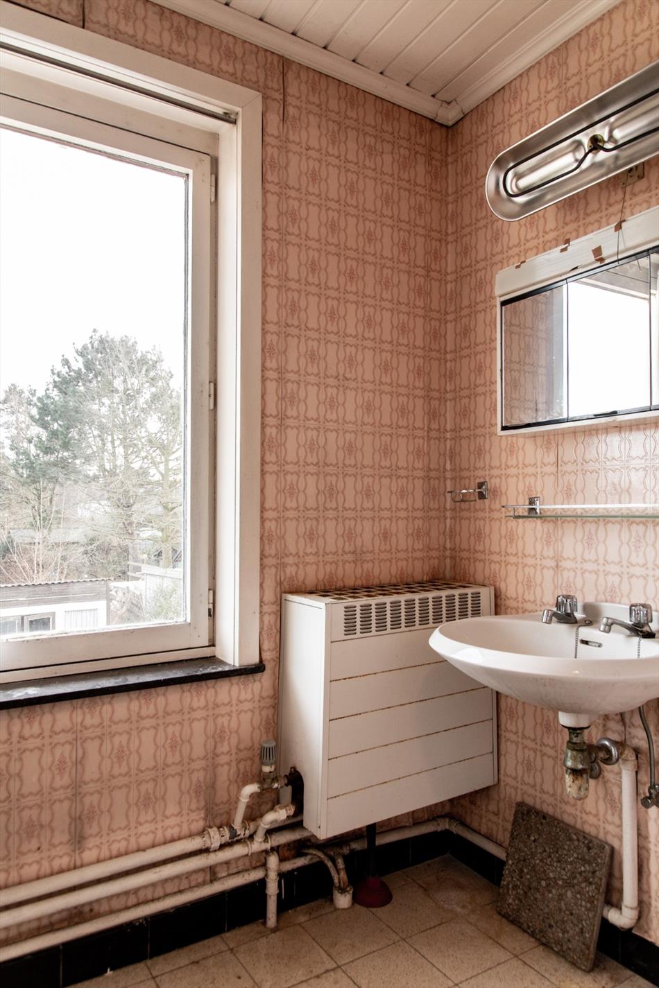 Grondig te renoveren rustig gelegen HOB 4 slpks, garage en tuin te Eeklo 