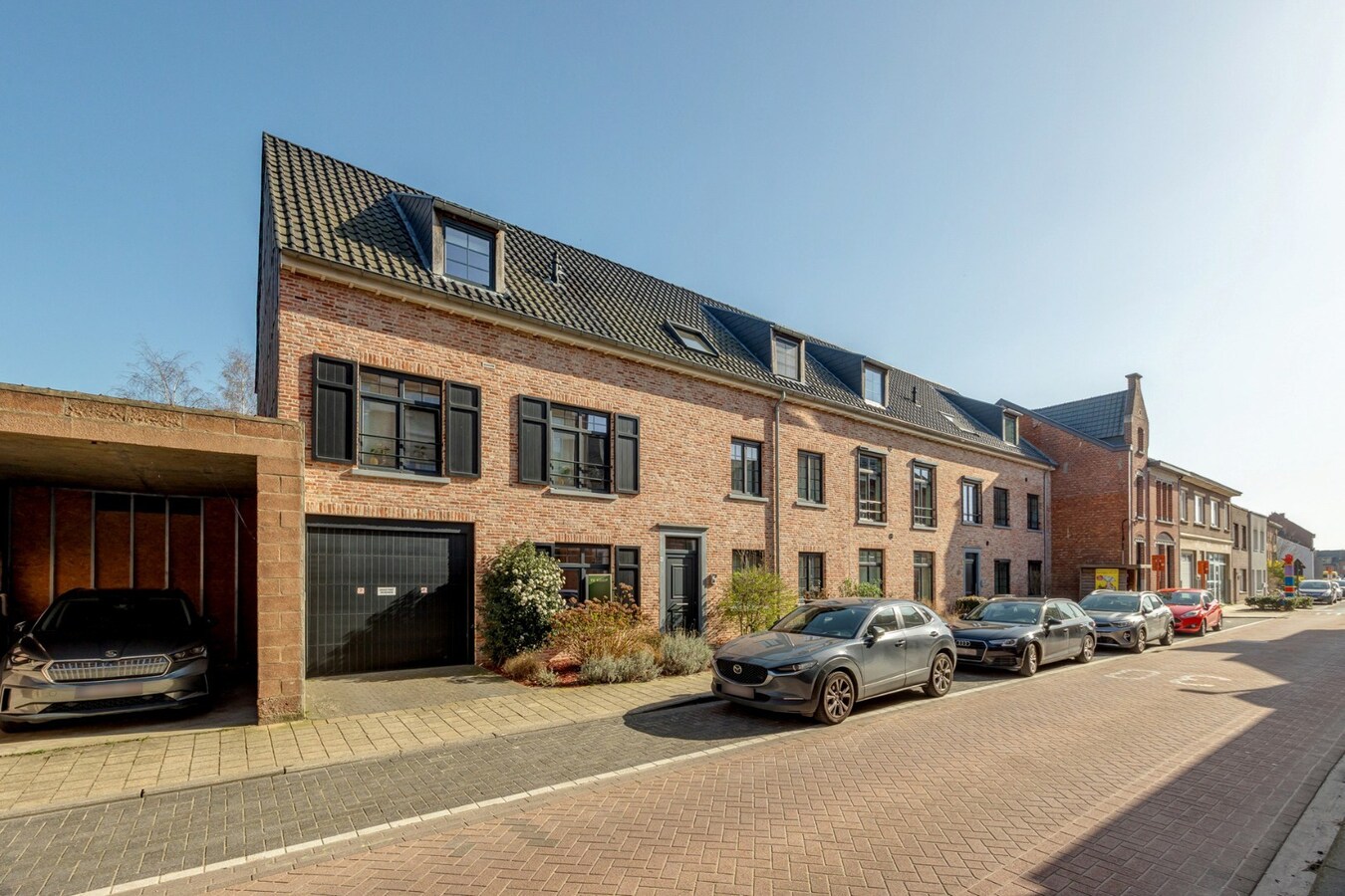 Energiezuinig gelijkvloers appartement met carport in het centrum van Broechem 