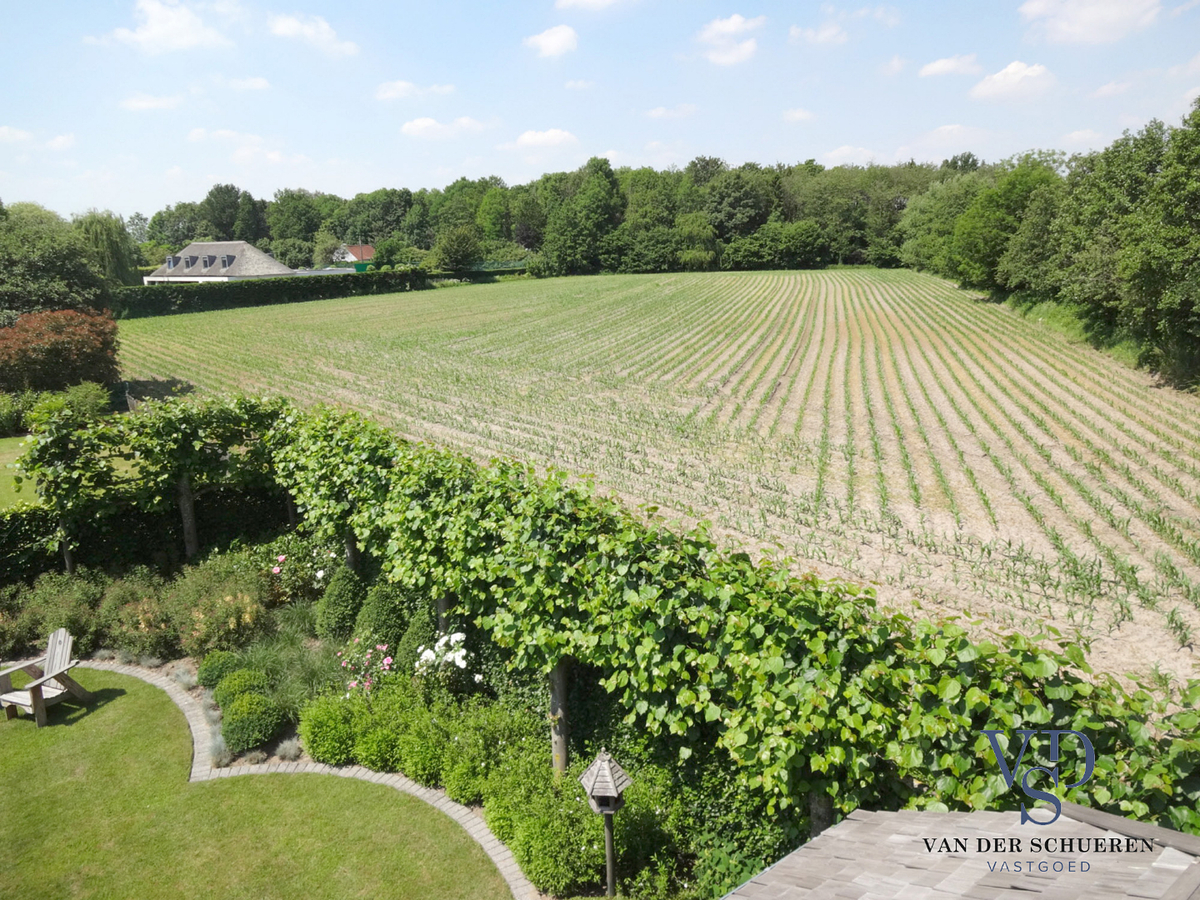 Ruime, tijdloze villa. Uitstekende ligging. 