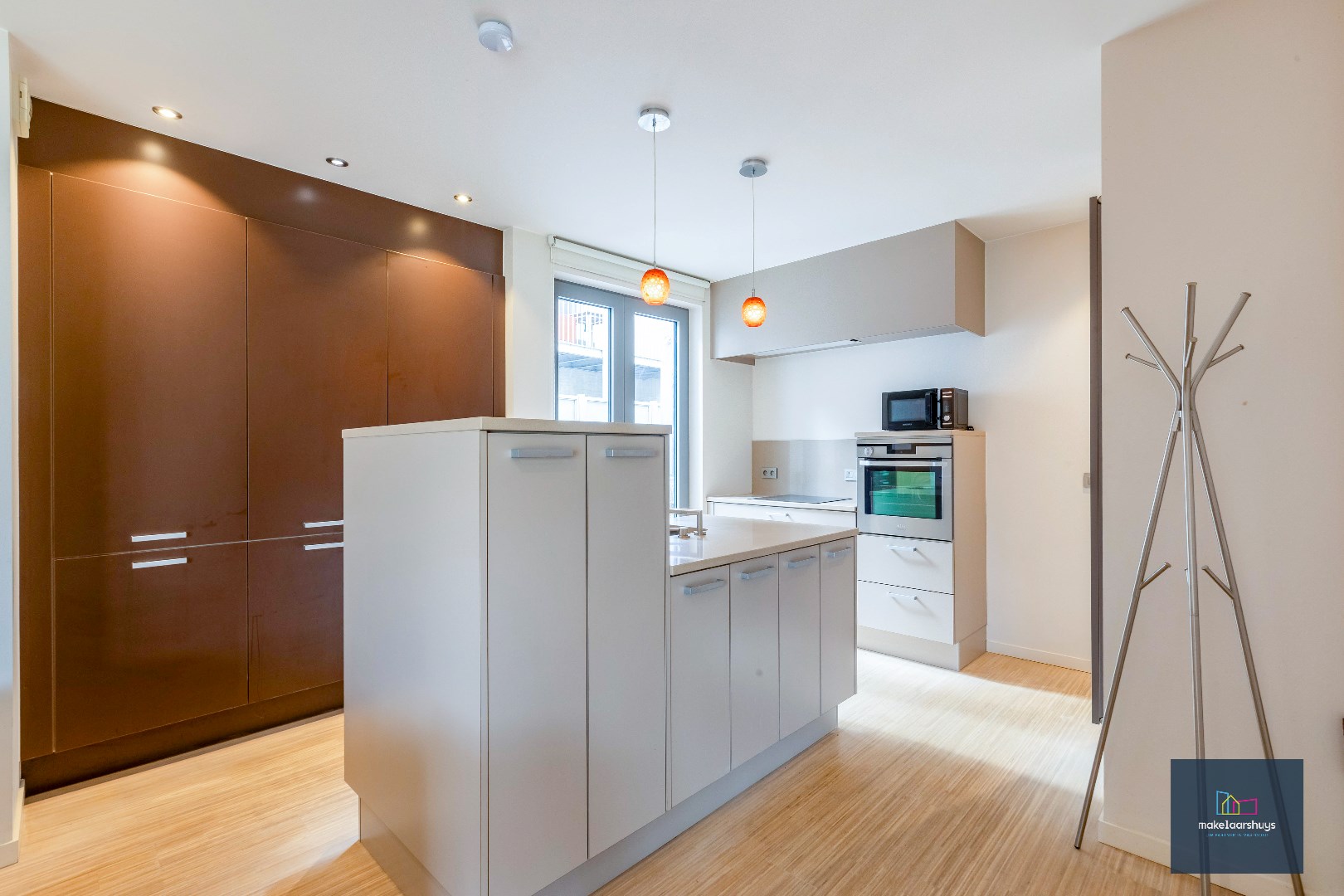 Ruim en goed gelegen 1-slp.app. met groot terras en overdekte staanplaats 