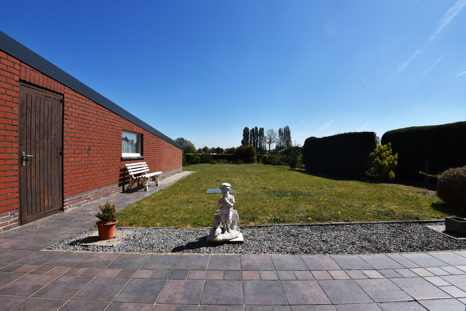 Grondig te renoveren woning  mooi gelegen te Adegem 