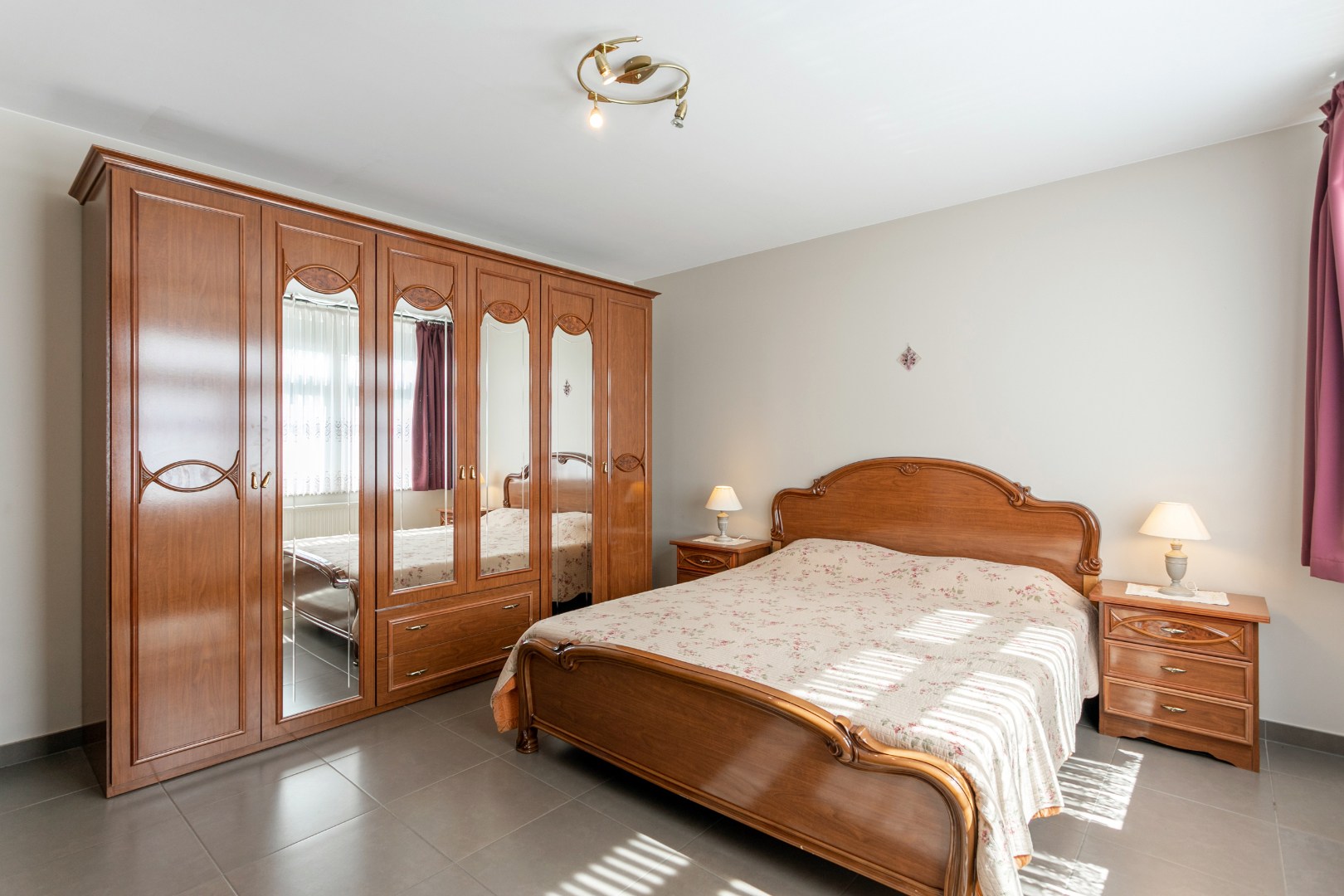 Appartement met 2 slpk, ruim terras en kelder 