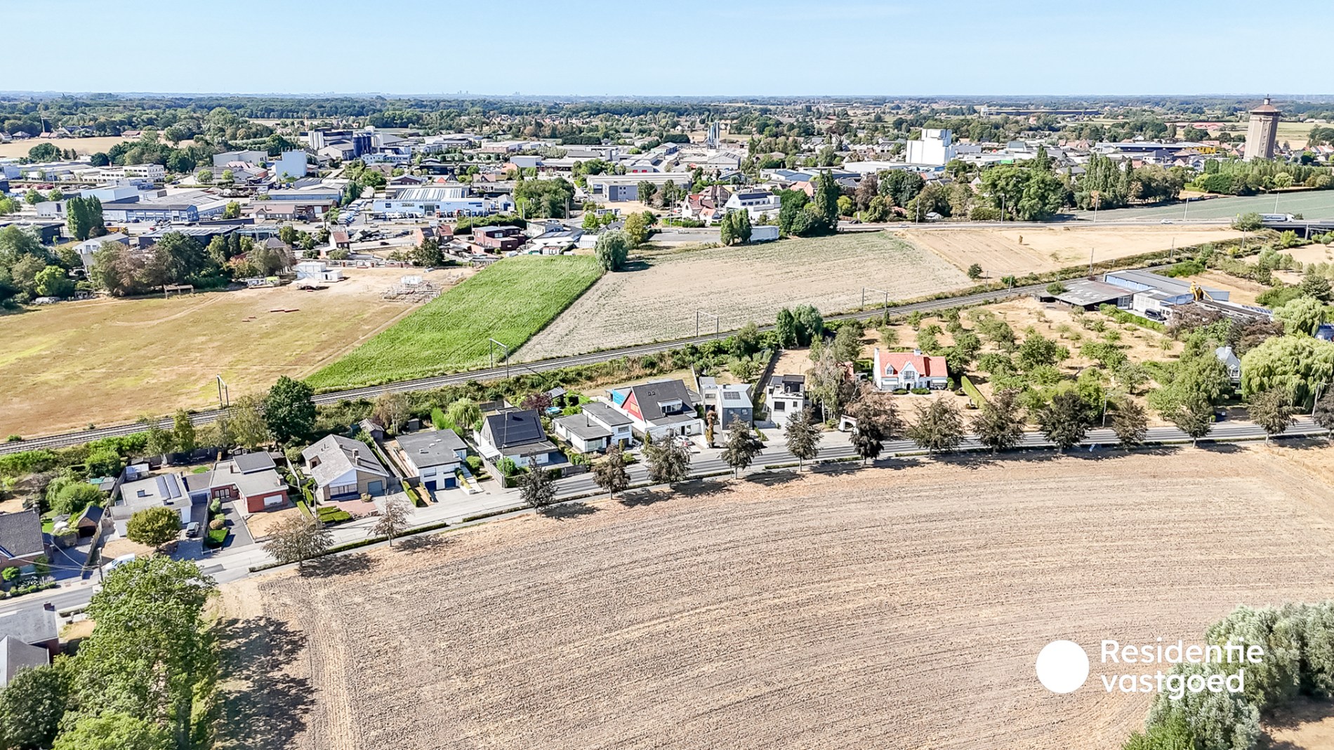 Verrassend ruime woning met unieke indeling en veel potentieel in Torhout! 