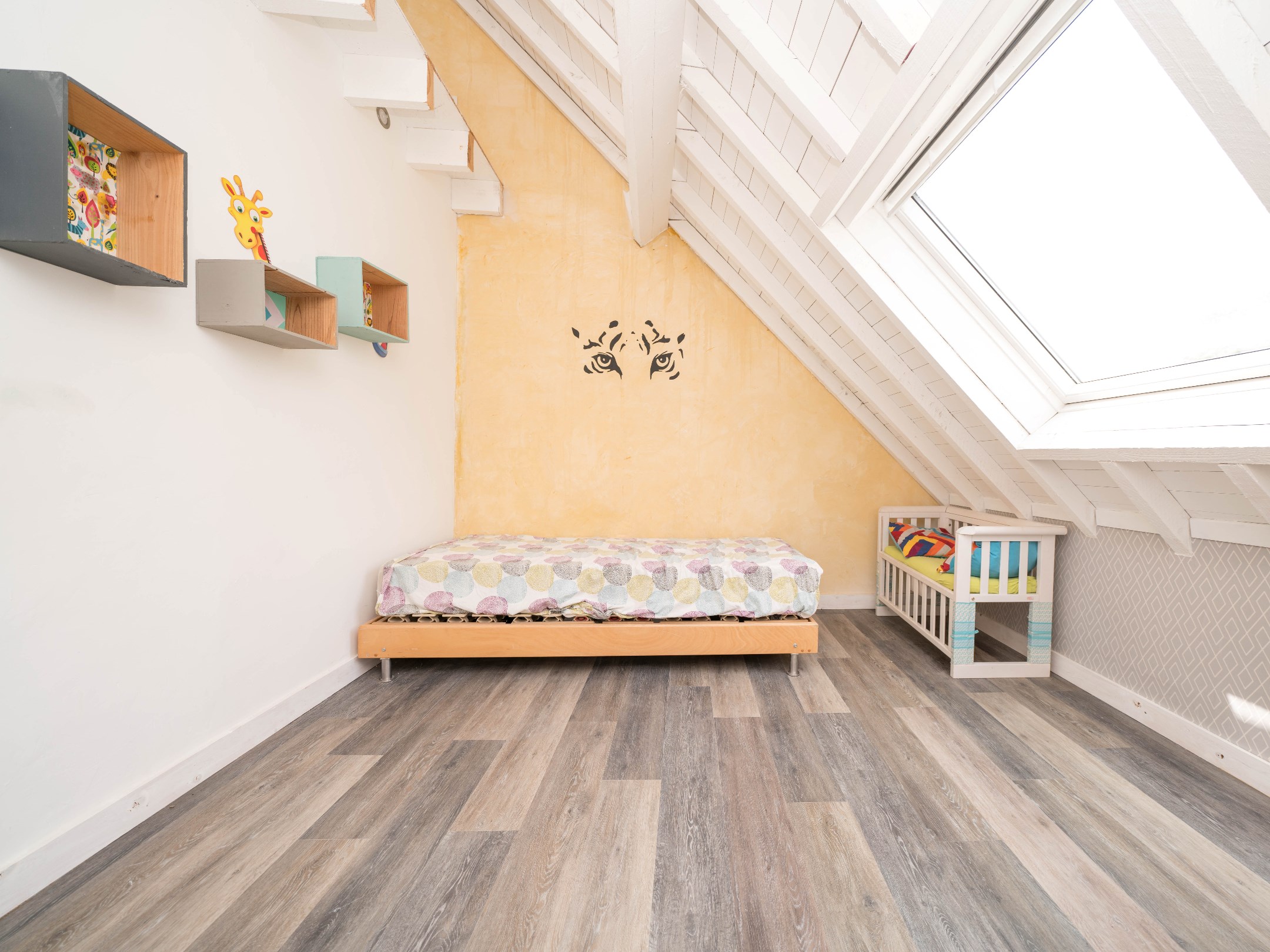 Gerenoveerde woning met 4 kamers, garage en stadstuintje 