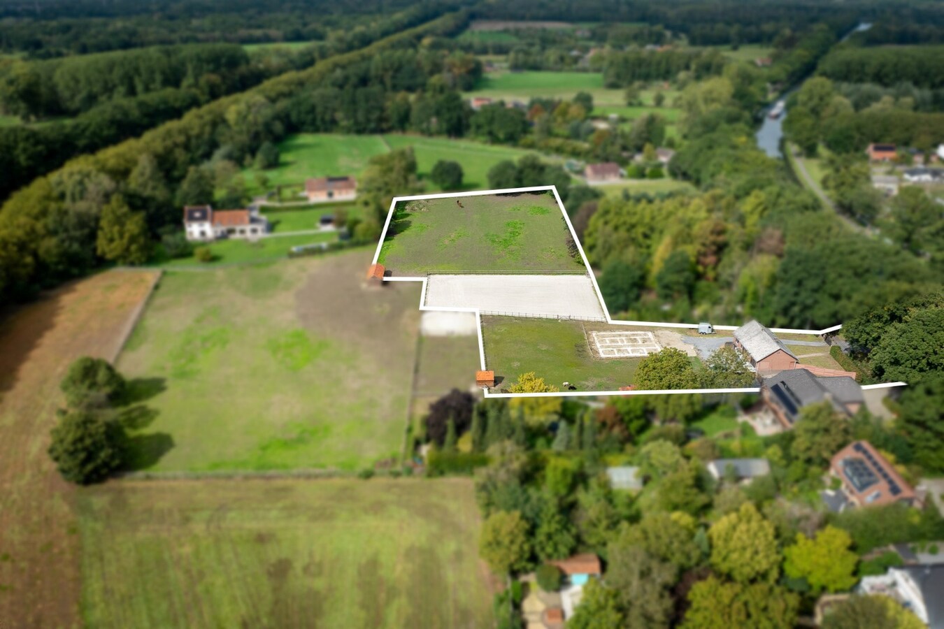 Landelijk gelegen woning met buitenpiste en weide op ca. 1ha te Bocholt 
