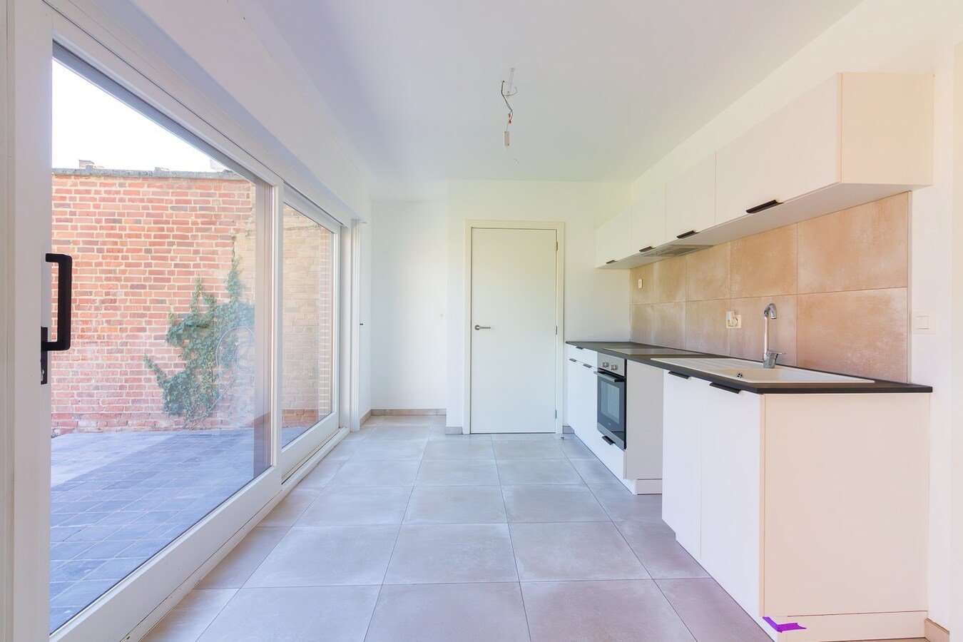 Appartement rez-de-chaussée très lumineux &amp; 2 chambres, en plein centre-ville ! 