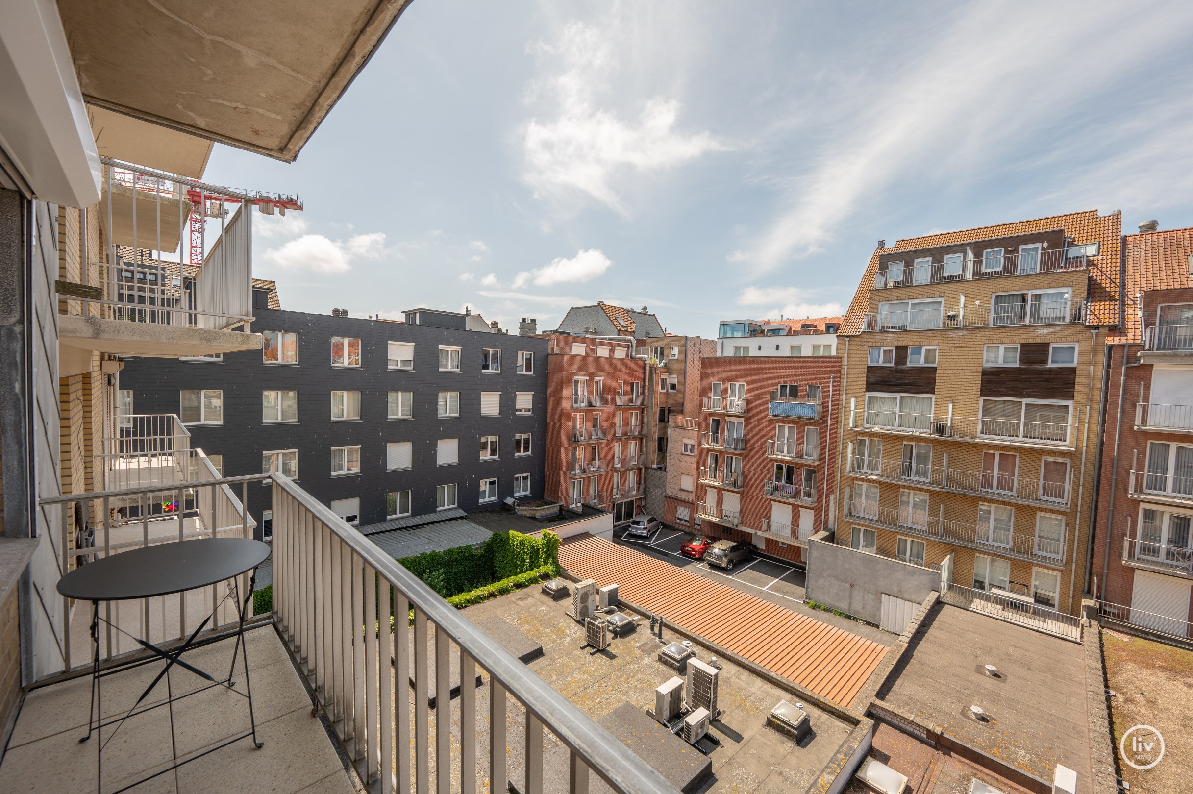 Modern en stijlvol gerenoveerd appartement in hartje Knokke. 