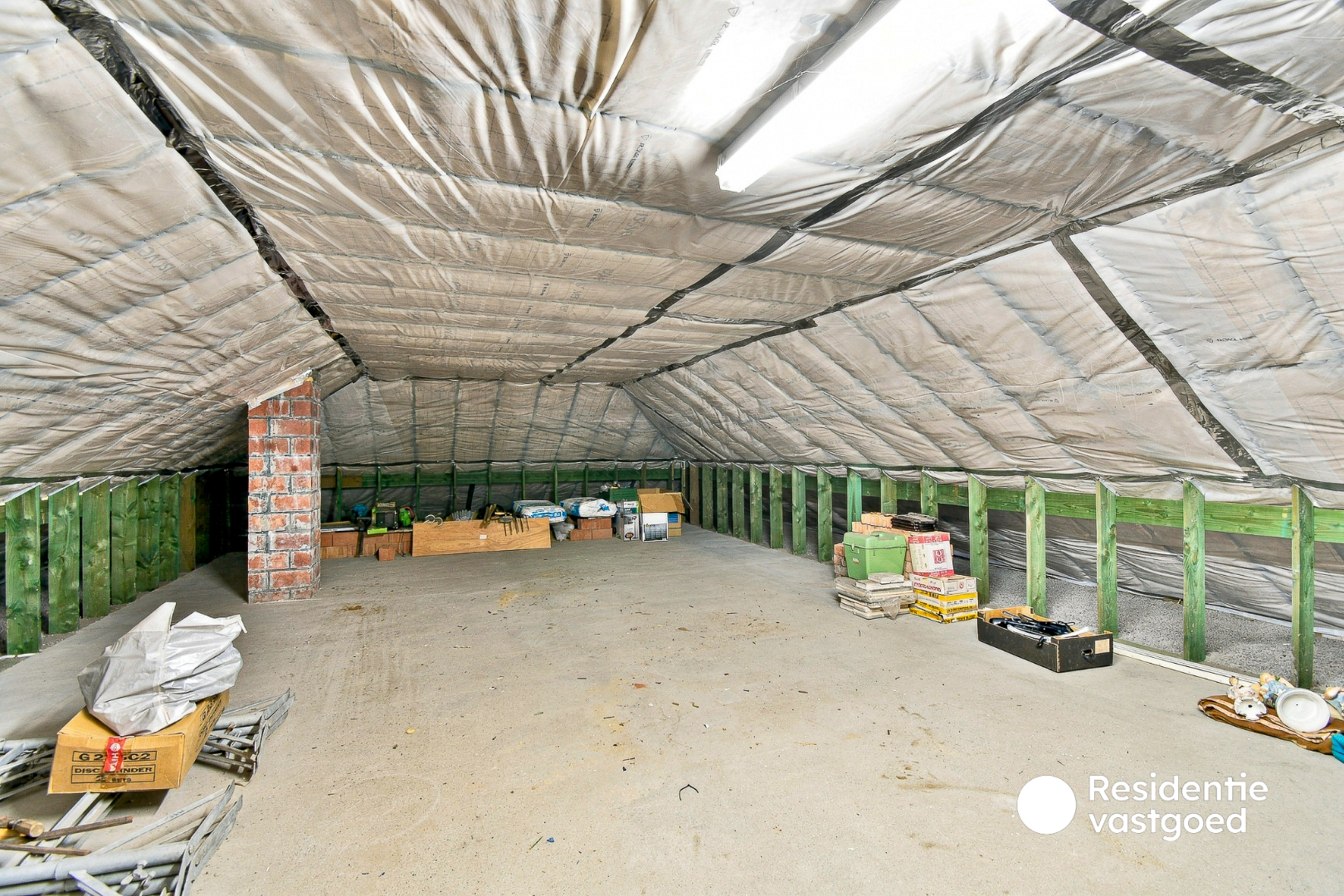 Ruime alleenstaande bungalow met 3 slaapkamers, garage en grote zolder in Middelkerke 