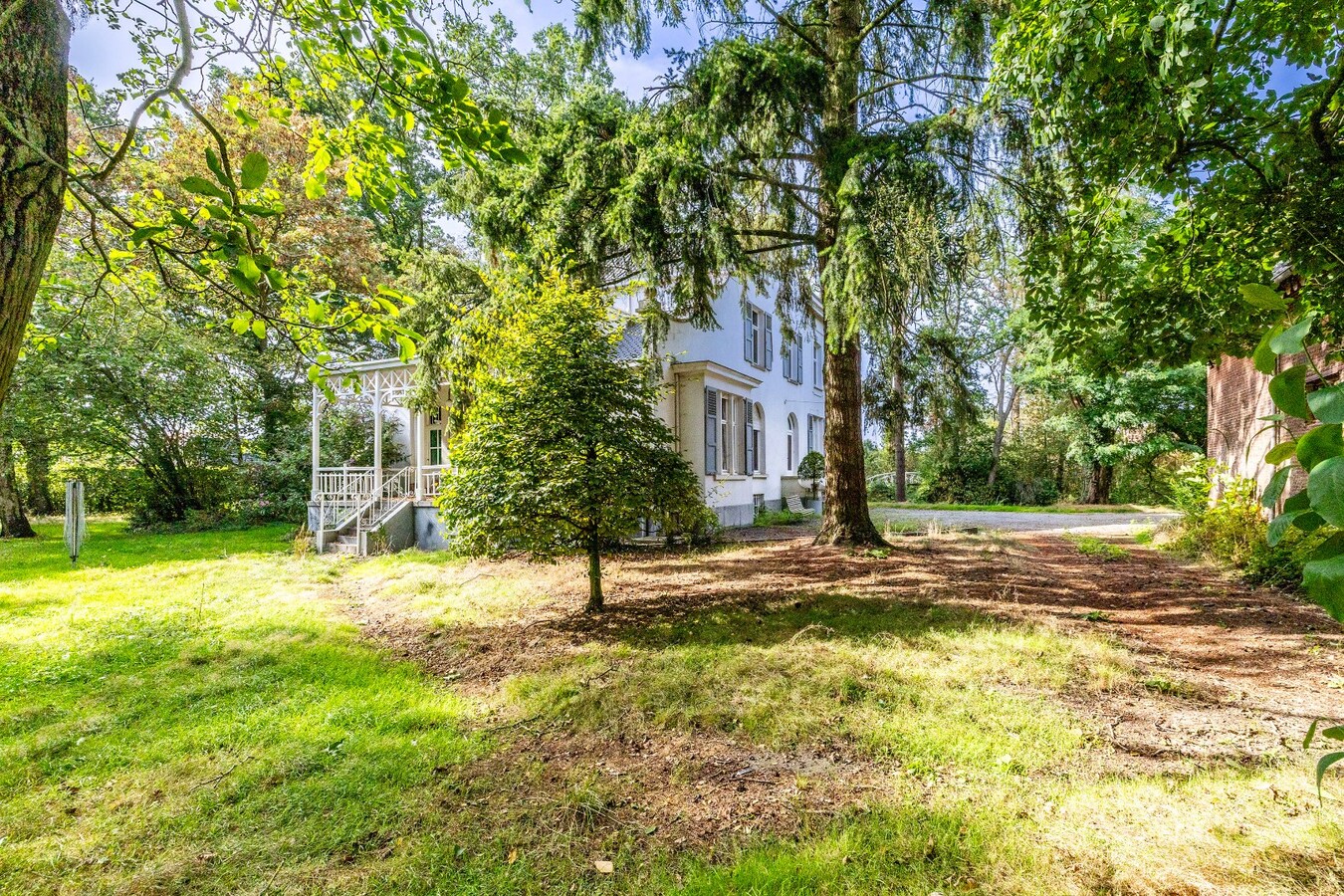 Charmant landhuis in een parkdomein van 7065m² 