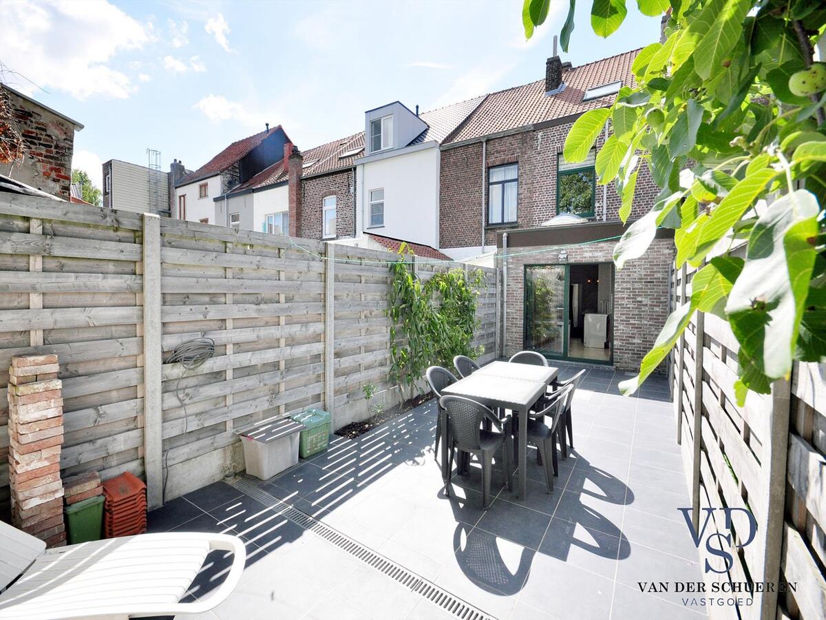 Hippe woning  op amper 350 m van het  UZ !   TOPPER !! 