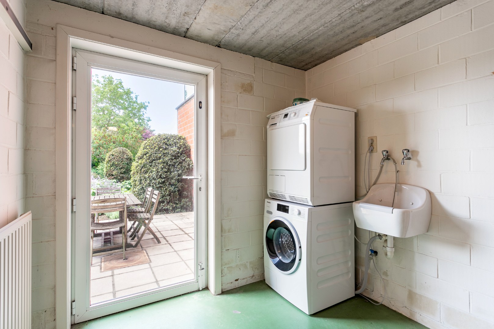 Verzorgde 3-gevelwoning met 3 slpk en tuin te Halle 