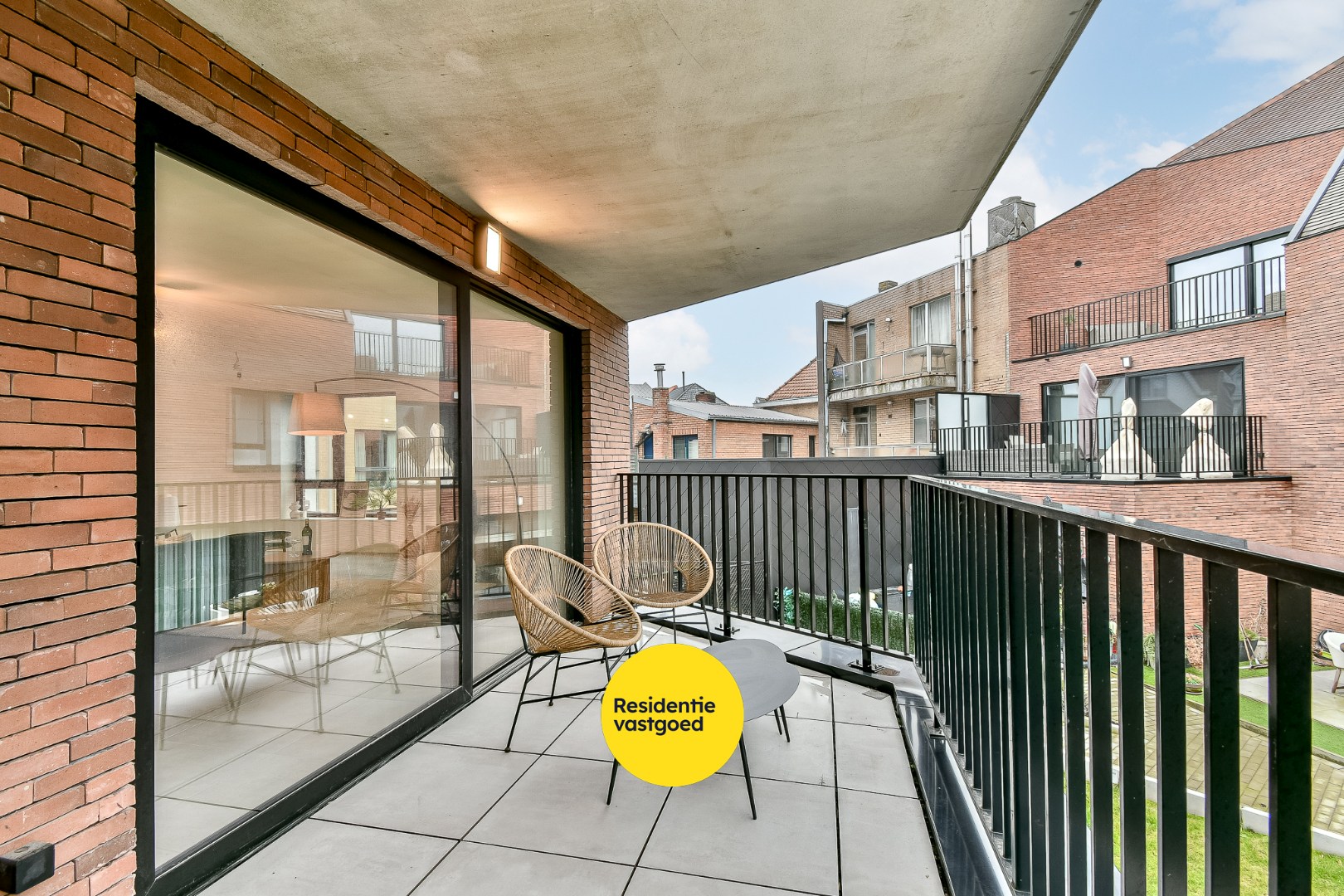 Stijlvol en energiezuinig wonen in hartje Gistel 