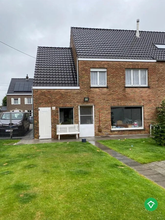 Halfopen bebouwing met 3 slaapkamers en een garage te Koekelare 