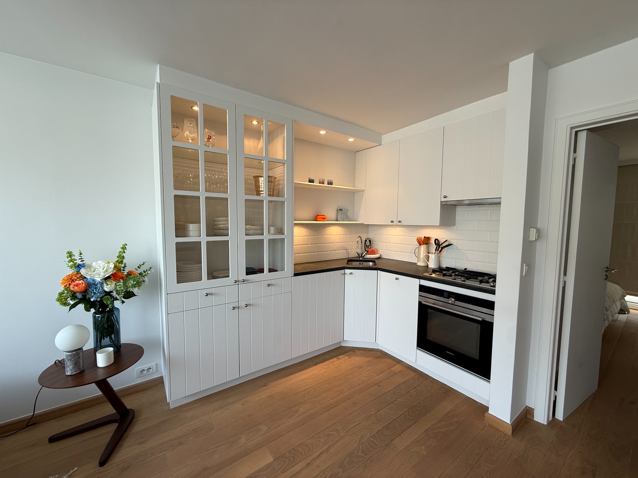 GEMEUBELD - UNIEKE PENTHOUSE met uitzonderlijk ruime terrassen gelegen op de DUMORTIERLAAN te Knokke. 